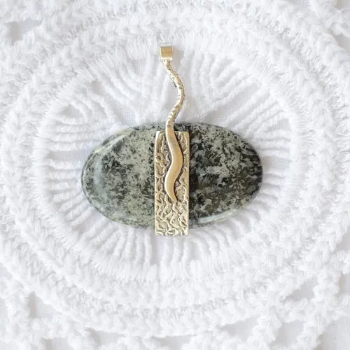 Agate mousse sur pendentif