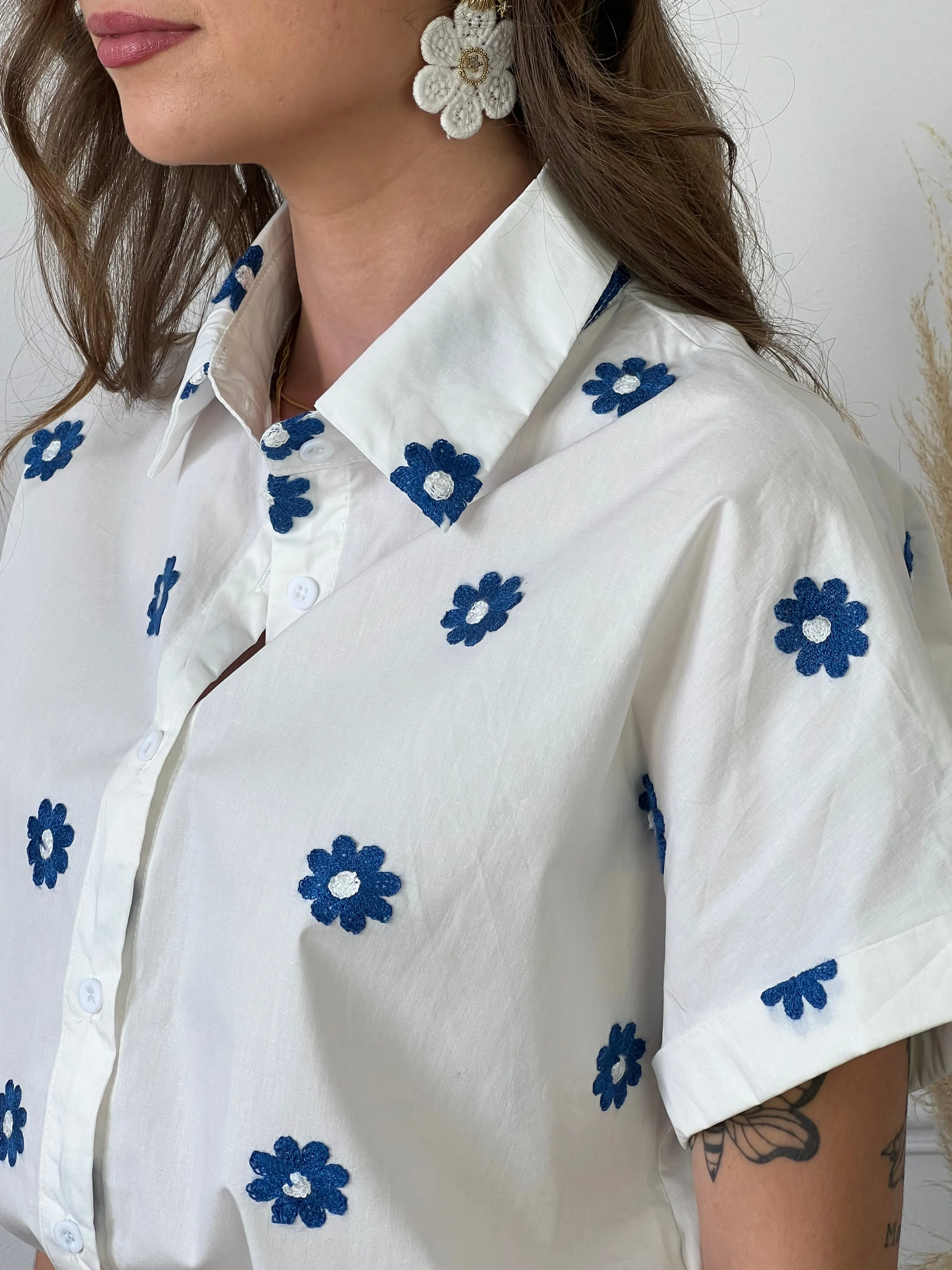 Chemise écrue et bleue : Jihane