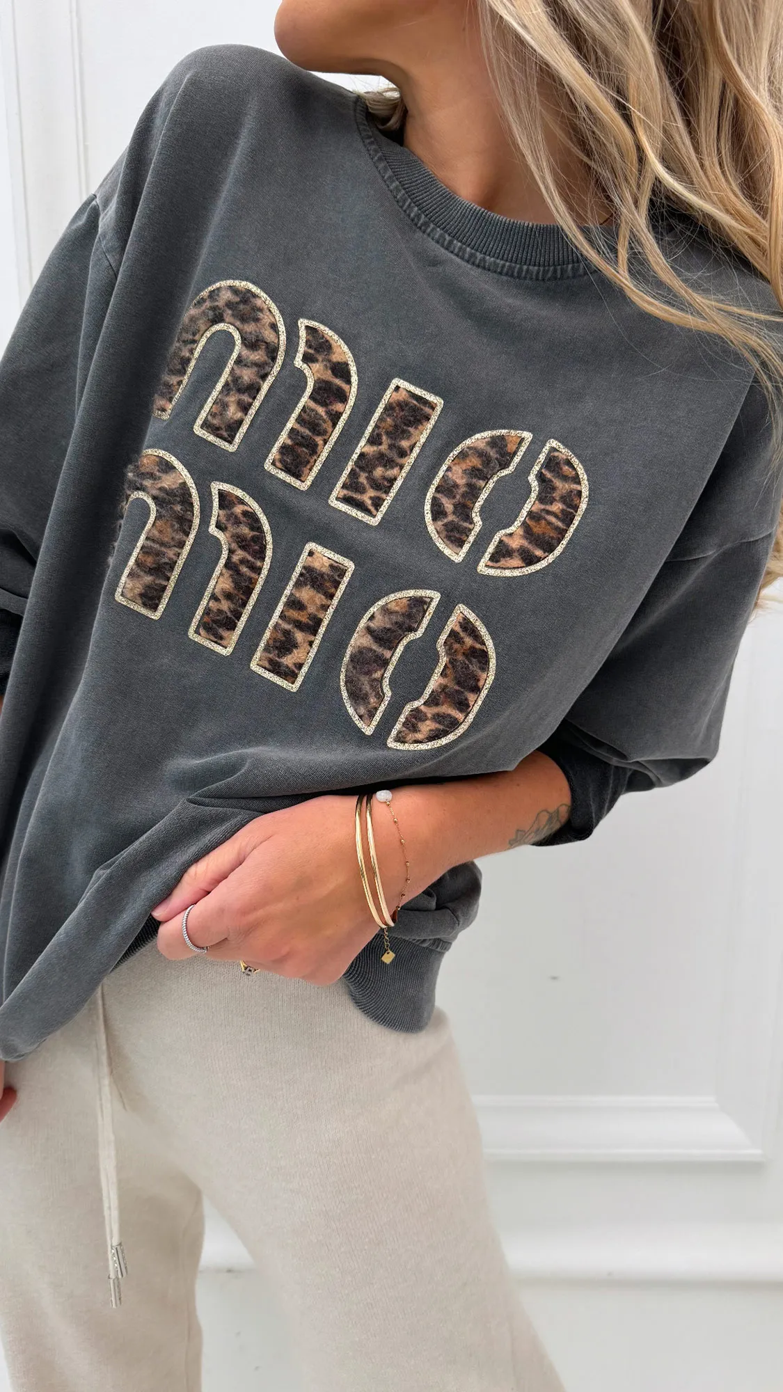 Sweat “MIO MIO” gris foncé